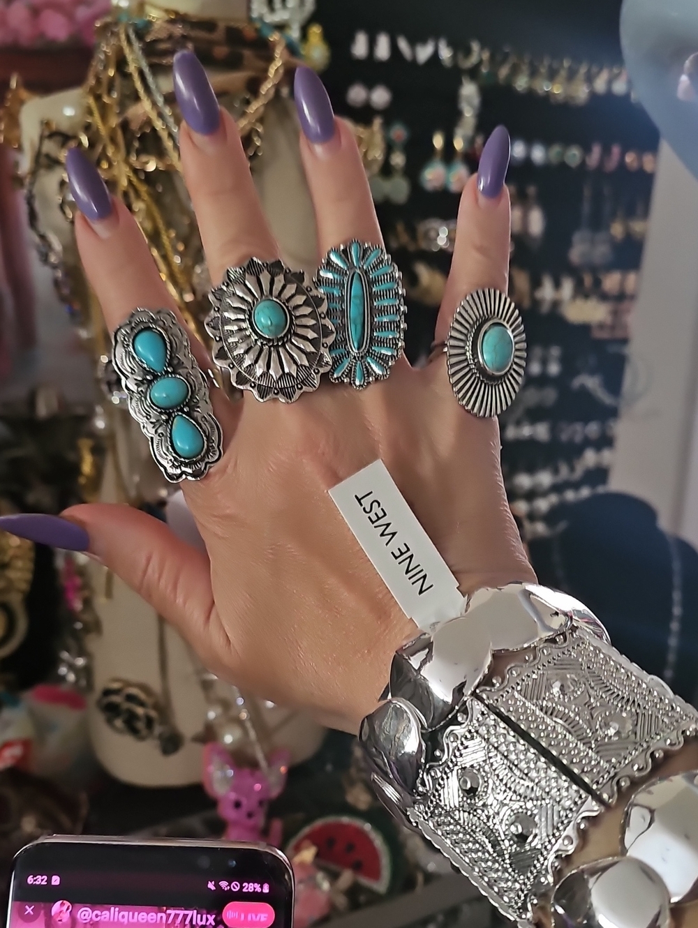 Costume rings & bracelets